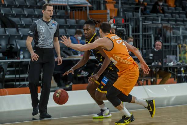 用他标志性 用他标志性