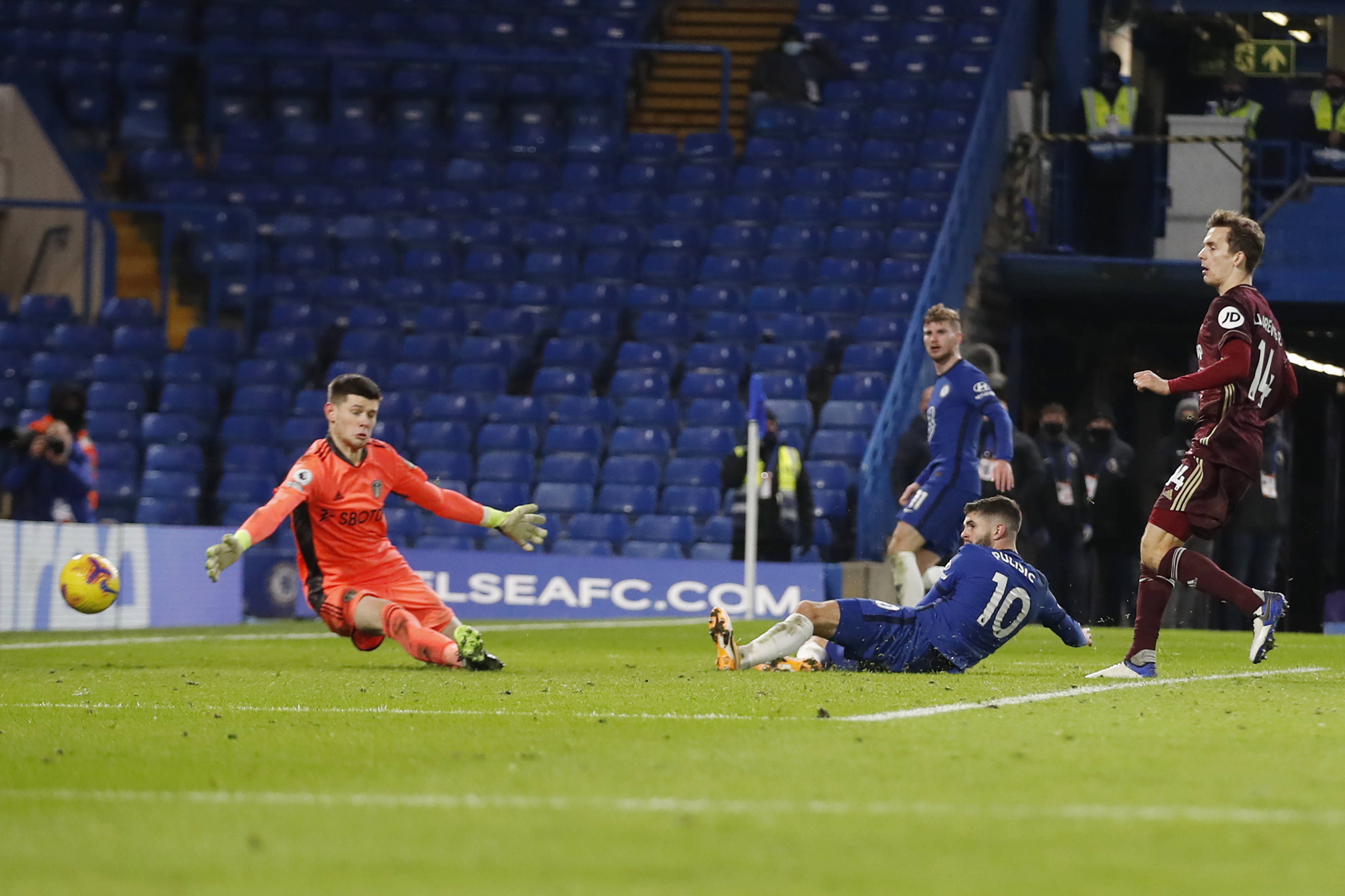 火药味与悬 火药味与悬